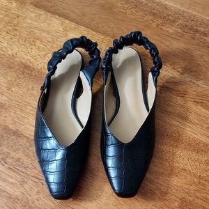 Chic Black Croc-Embossed Slingback Flats